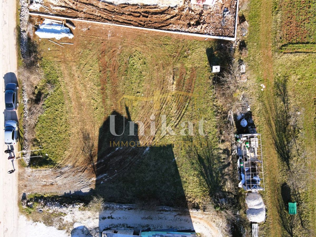 Terreno con permesso di costruzione a Tinjan